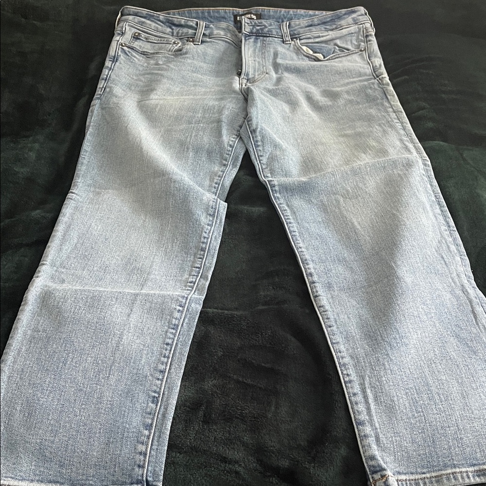 Express Men's Relaxed Jeans in Light Blue